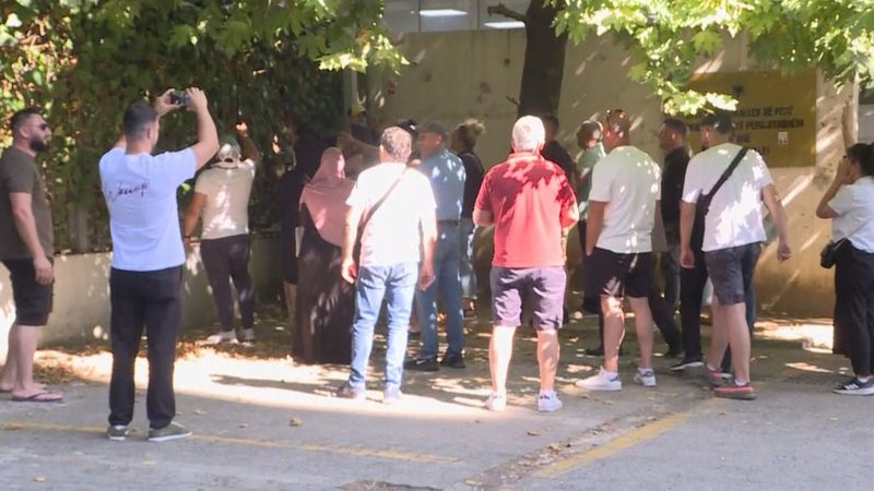&ldquo;Lironi &ccedil;unat tan&euml;&rdquo;/ Qytetar&euml; mblidhen para