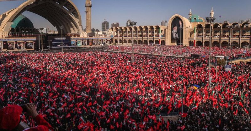 Mojtaba Khamenei mungon n&euml; varrimin e t&euml; atit, shfaqen tre djemt&euml;