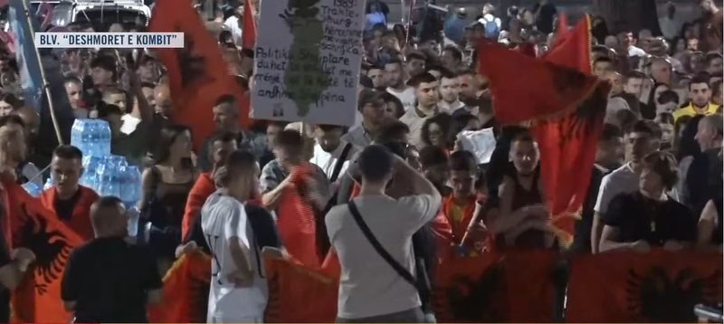 &ldquo;Nes&euml;r m&euml; shum&euml;&rdquo;, revolta e 38 kund&euml;r