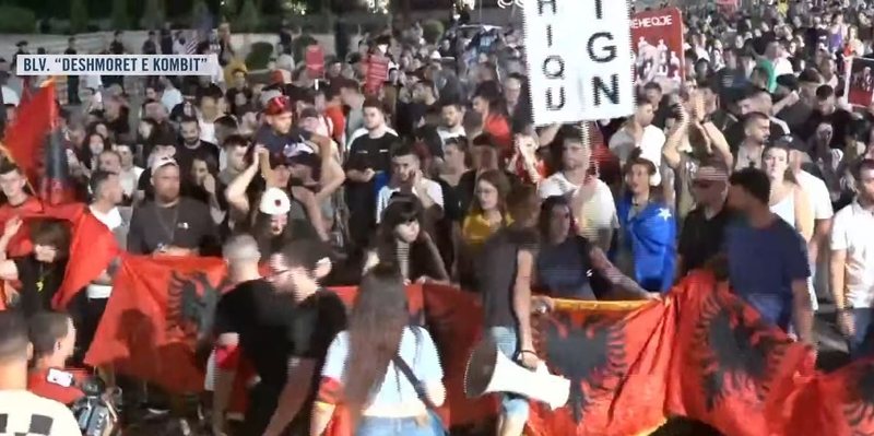 &ldquo;K&euml;tu na ke dit&euml; e nat&euml;!&rdquo;/ Marshimi kilometrik i