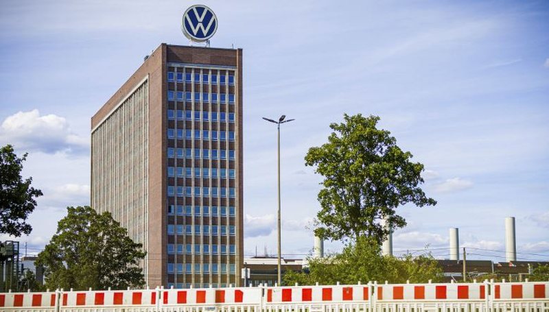 Volkswagen mbyll kat&euml;r fabrika n&euml; Gjermani, rreth 40.000 vende pune