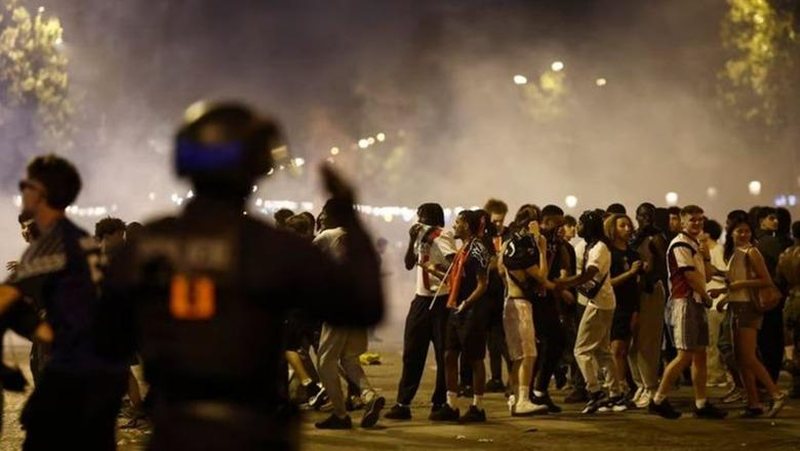 Paris blindon rrug&euml;t para Franc&euml;-Marok, masa t&euml;