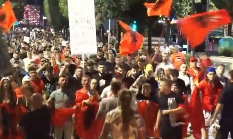 Revolta qytetare/ Marshimi masiv pushton bulevardin &ldquo;Zogu I&rdquo;,