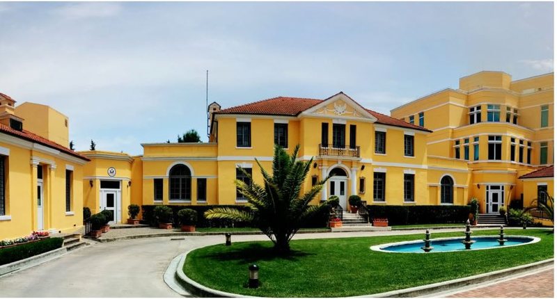 &ldquo;Mos e p&euml;rdorni viz&euml;n turistike p&euml;r lindje&rdquo;/ Ambasada