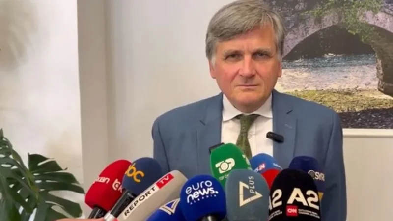 Ambasadori i OSBE-s&euml; nga Kor&ccedil;a: E drejta p&euml;r protest&euml;