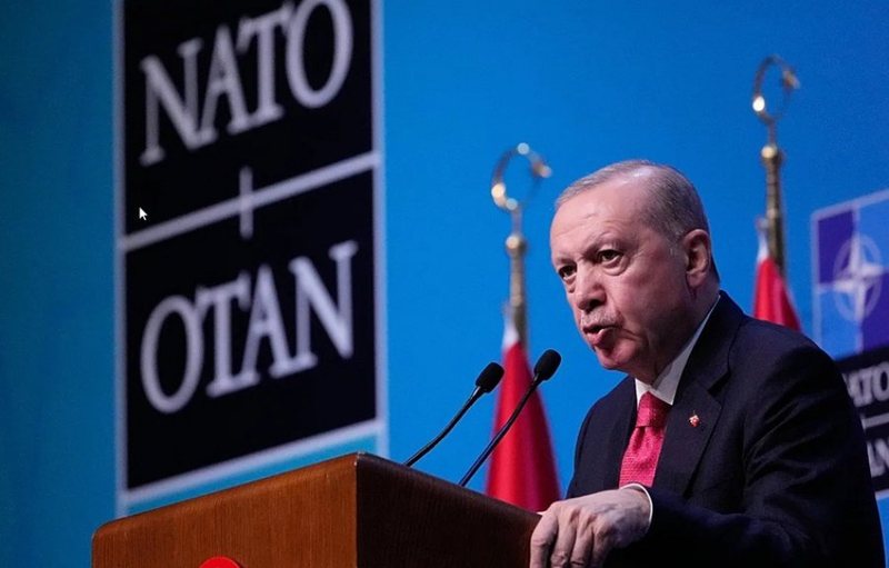 Si reaguan udh&euml;heq&euml;sit e NATO-s ndaj dhurat&euml;s s&euml; Erdogan?