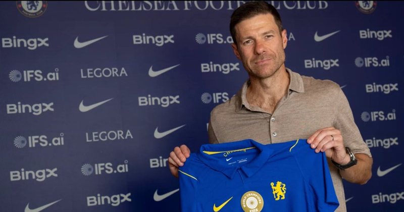 Chelsea prezanton Xabi Alonson: Dua nj&euml; skuad&euml;r t&euml; uritur
