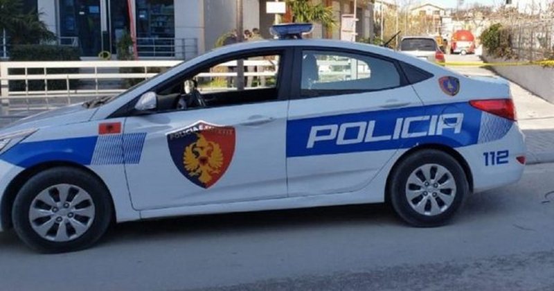Aksident n&euml; Vlor&euml;, makina e Policis&euml; p&euml;rplas