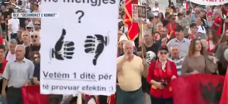 Dita e 47-t&euml; e protest&euml;s, qytetar&euml;t: Rama dil n&euml; bulevard,