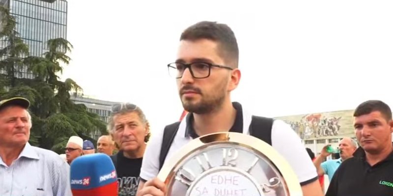 I riu n&euml; protest&euml;n e 47-t&euml; me or&euml; simbolike kund&euml;r