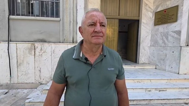 Ish-drejtoresha e Post&euml;s s&euml; Durr&euml;sit mbetet n&euml; burg,