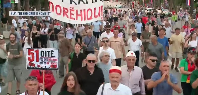 Nis Protesta e 51 kund&euml;r Kast&euml;s, shqiptar&euml;t k&euml;rkojn&euml;