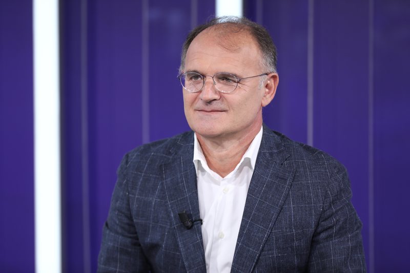 &ldquo;PS do q&euml; t&euml; shuhet, PD ta shfryt&euml;zoj&euml;&rdquo;, Tela: