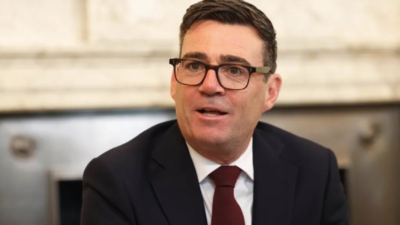 Shkarkimet, surprizat e kabinetit dhe politikat: 24 or&euml;t e para t&euml;