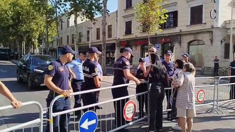 Tensione para Parlamentit, Policia bllokon kalimin n&euml; drejtim t&euml;