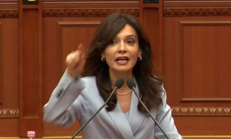"Duhet vet&euml;pastrim!&rdquo;/ Spiropali s&rsquo;i kursen kritikat