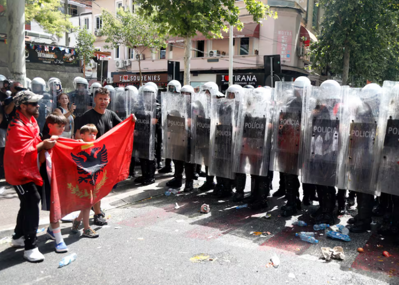 Media spanjolle publikon foton simbol: Intensifikohen protestat, k&euml;rkohet