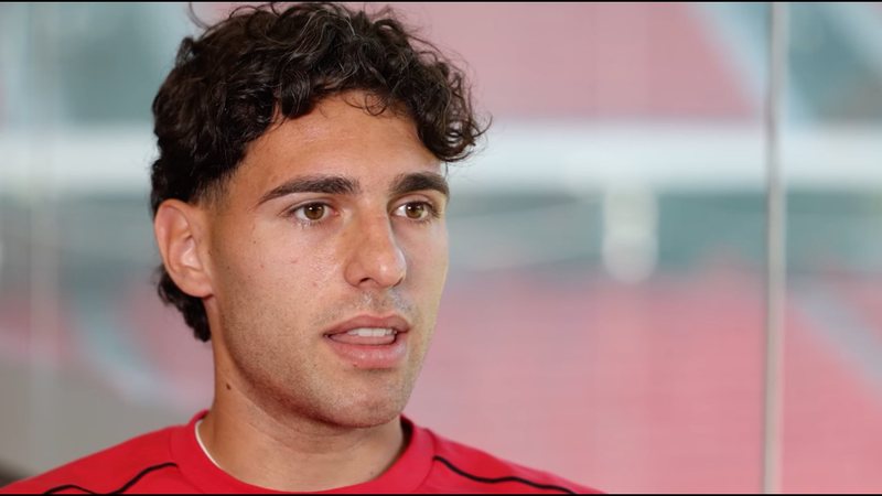 Zyrtare/ Napoli shet Luis Has&euml;n, mesfushori i Komb&euml;tares kuqezi do