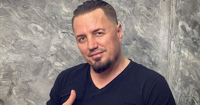 U b&euml; baba i nj&euml; djali me partneren aktuale, e zbulon vet&euml; Blero: