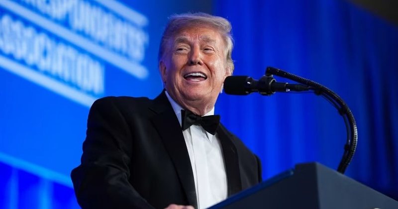 Shakaja q&euml; &lsquo;ngriu&rsquo; buz&euml;qeshjet, Trump njofton kandidimin