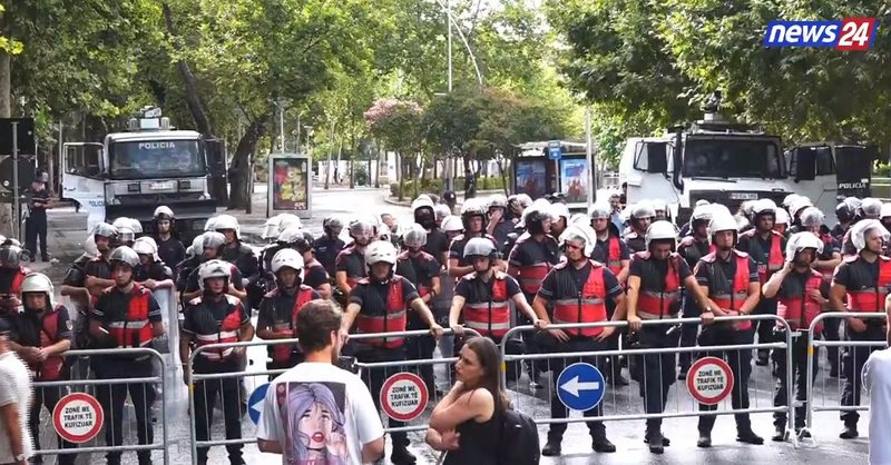 Bllokim i nyjeve ky&ccedil;e! Protesta me skenar t&euml; ri, qytetar&euml;t u
