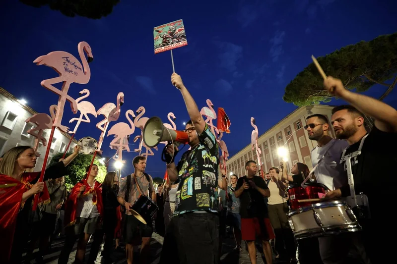 Media amerikane "Boomberg": Protestat n&euml; Shqip&euml;ri