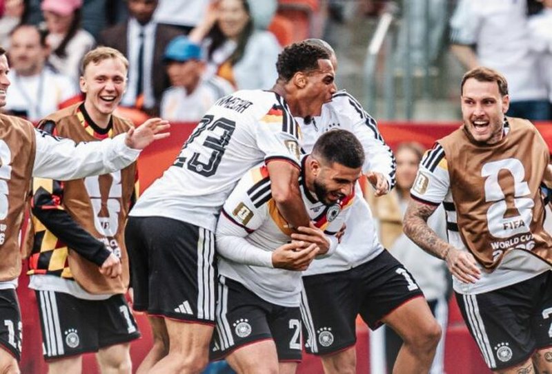 Tet&euml; futbollist&euml; presin debutimin n&euml; Bot&euml;ror, ndeshja me