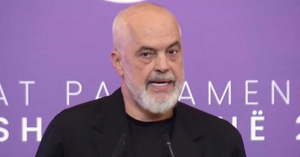 Rama pranon se administrata doli në protestë kundër tij  Gjatë ditës ishin në punën e shtetit  në darkë iu bashkonin të tjerëve në bulevard