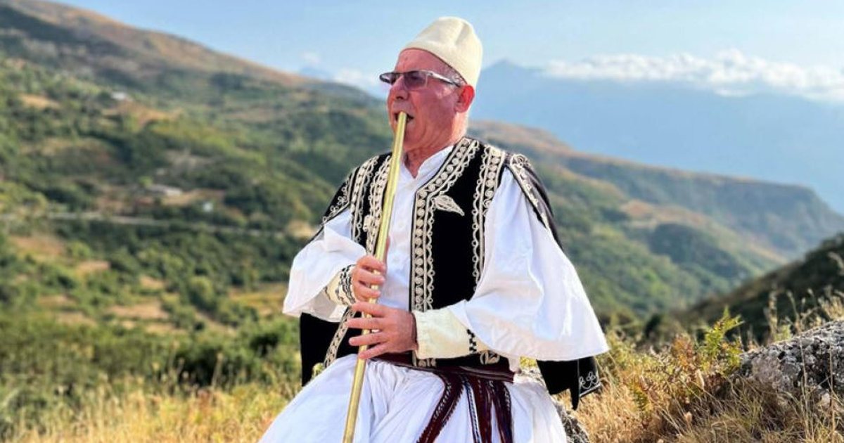 Nga tingujt e Labërisë në Hollywood  gazeta austriake  Mjeshtri shqiptar i fyellit në filmin  Odisea  përfundoi si punëtor pastrimi me një pension qesharak