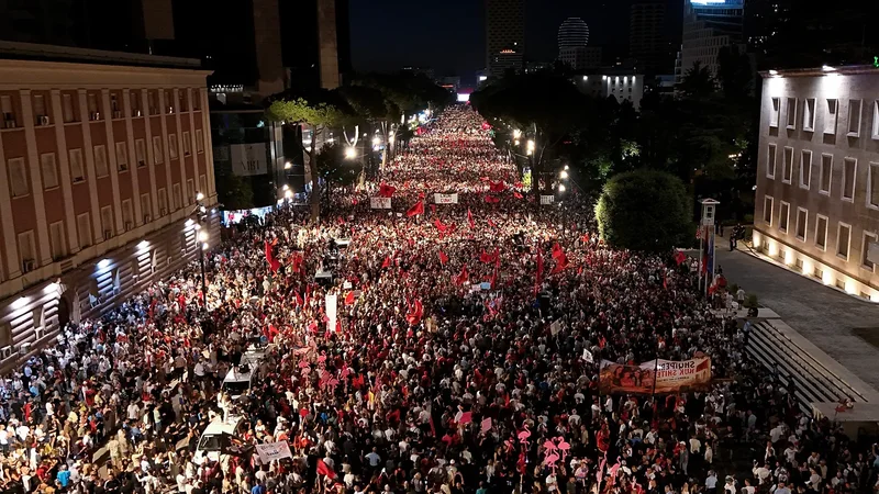 Protesta dhe Njeriu i Divanit