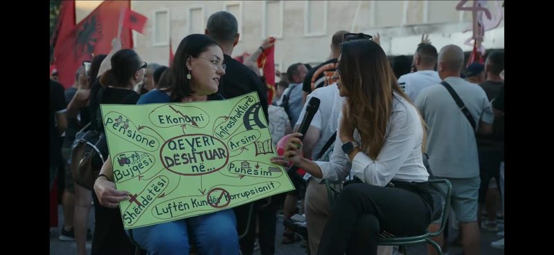 Nga studio televizive n&euml; terren: Gazetarja Anduena Llabani forcon
