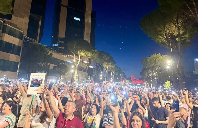 Mirela Karabina: Si protesta po lart&euml;son, vlerat m&euml; t&euml; mira