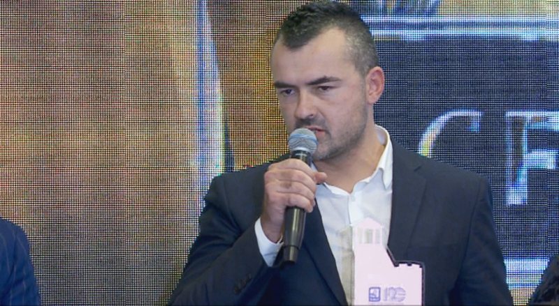 P&euml;rplasja n&euml; Tiran&euml;, Nadir &Ccedil;ausholli sqaron ngjarjen: