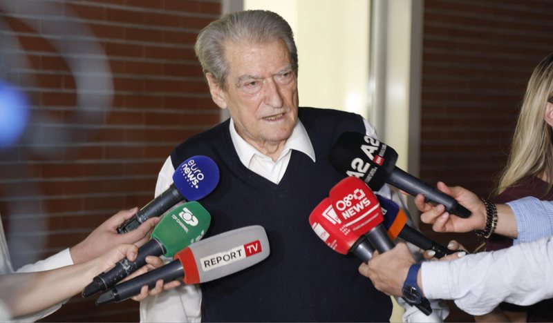 "E b&euml;t&euml; nj&euml;soj si Rama me ministrat njoftimin p&euml;r