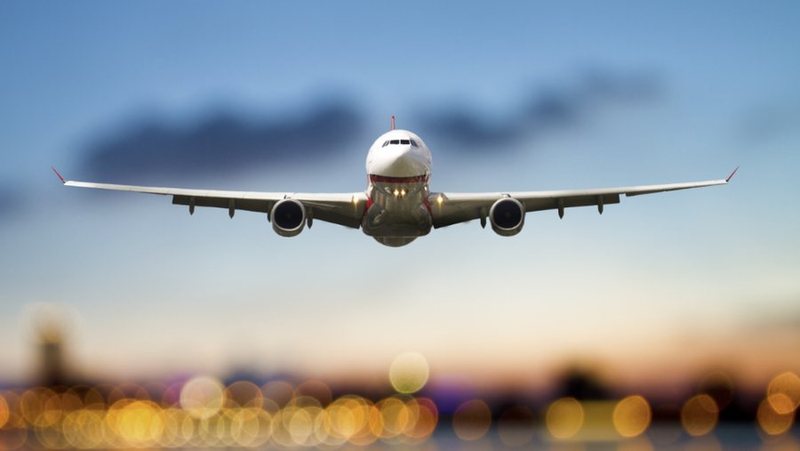 Fluturimet shtrenjtohen n&euml; nisje t&euml; sezonit veror/ Biletat e avionit,