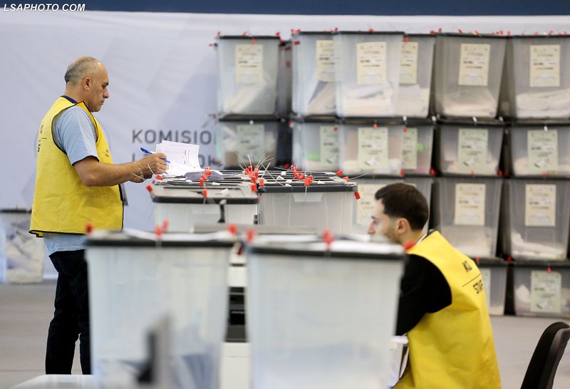 PS: Votim elektronik n&euml; rang komb&euml;tar/ Mazhoranca zbardh projektin