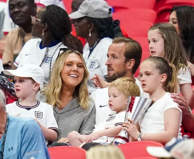 FOTO/ Harry Kane hero n&euml; Bot&euml;ror: Dy gola n&euml; fund i japin