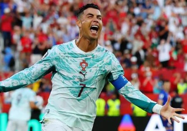 Ronaldo n&euml; dilem&euml;: E ardhmja me komb&euml;taren vendoset vet&euml;m