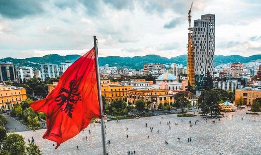 Raporti i Komisionit Europian: Shqipëria ngadalëson rritjen, industria