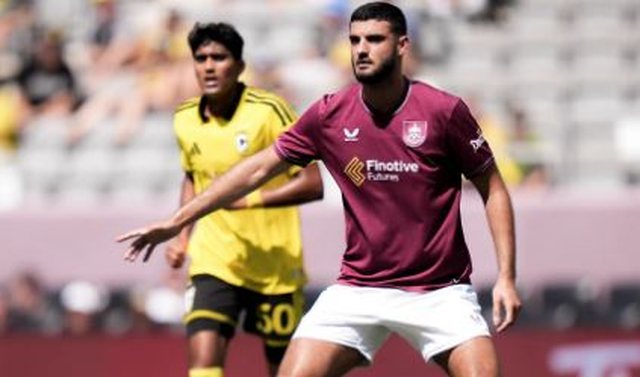 Armando Broja mbetet jasht&euml; miq&euml;sores s&euml; Burnley ndaj Ajaxit,