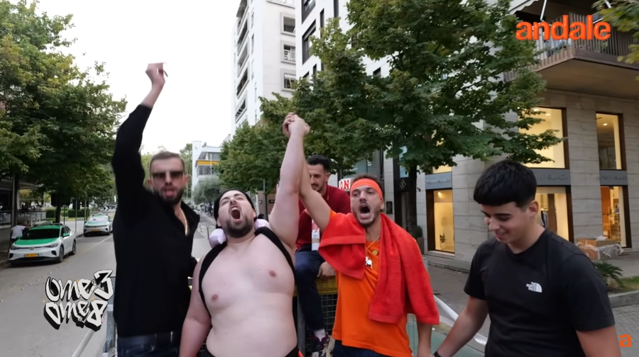Luajtëm Sumo me njerëz të çmendur në Tiranë