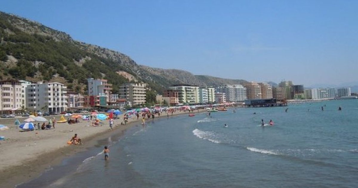 Tragjedi në Shëngjin  Dy turistë nga Kosova humbin jetën në det  tre të tjerë në spital