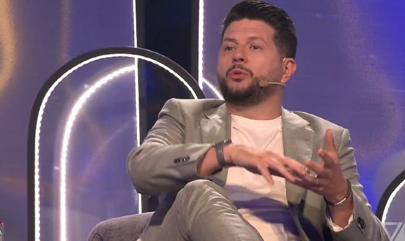 &ldquo;U pagova m&euml; shum&euml; se&ccedil; meritoj&rdquo; Ermal Mamaqi zbulon