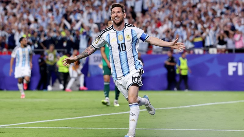 Messi shkruan historin&euml; n&euml; Bot&euml;ror, b&euml;het golash&euml;nuesi