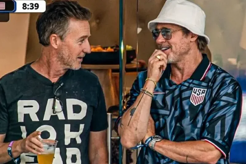 Brad Pitt dhe Edward Norton "pushtojn&euml;" Kup&euml;n e Bot&euml;s