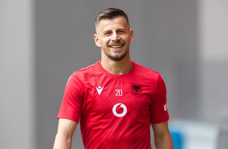 Ylber Ramadani nxjerr &ldquo;t&euml; palarat&rdquo; e yjeve t&euml; futbollit: