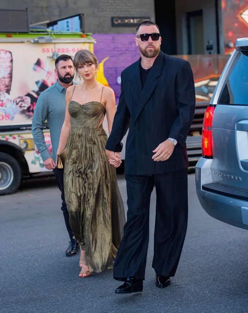 Taylor Swift dhe Travis Kelce drejt altarit, Nju Jorku mbushet me yje p&euml;r