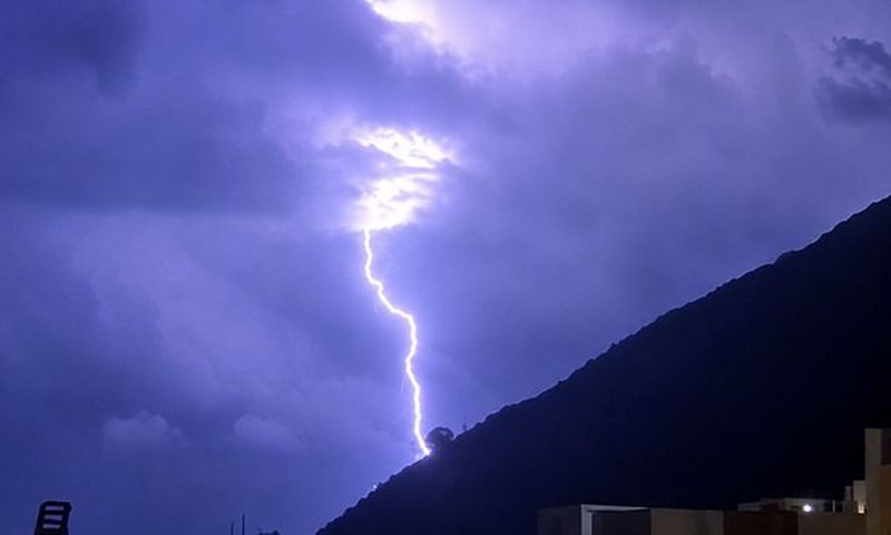 Stuhit&euml; godasin Shqip&euml;rin&euml;, d&euml;me n&euml; jug dhe nj&euml;