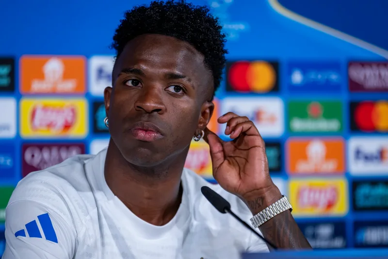 Pas bullizimeve t&euml; shumta, futbollisti brazilian Vinicius Jr b&euml;n