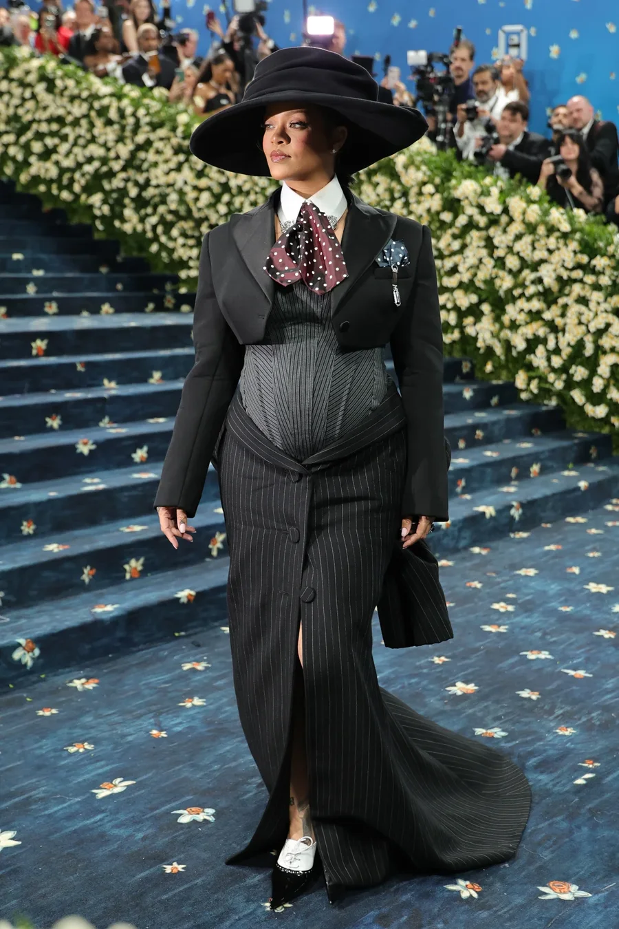 Rihanna zbulon shtatzëninë e tretë në Met Gala!